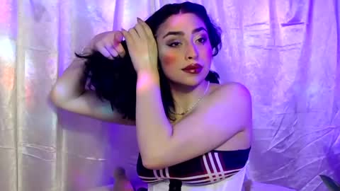 laura_pink01 online show from February 17, 2025, 11:20 pm