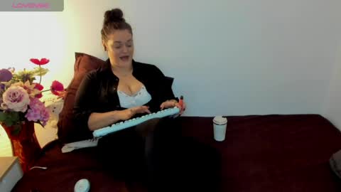 Laura online show from April 8, 2026, 10:32 pm