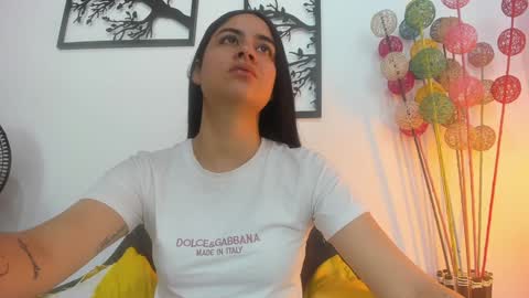 LAURA SOE online show from January 11, 2025, 1:22 pm