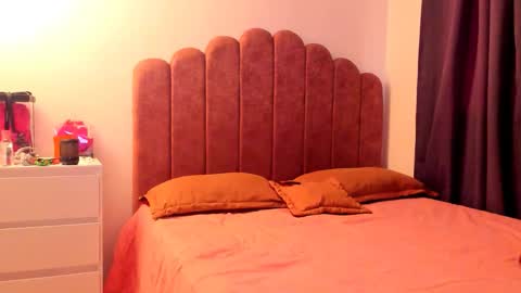 LAURA SOE online show from October 16, 2025, 4:08 pm