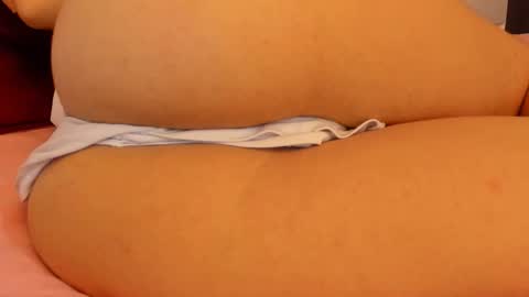 LAURA SOE online show from December 22, 2025, 11:02 pm