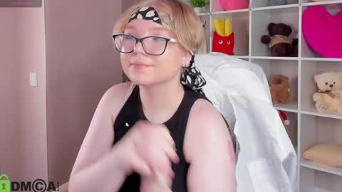 Snapshot of lauraaa_smith chatting on February 3, 2026, 9:58 am Laura online show from February 3, 2026, 9:58 am