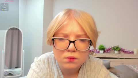 Snapshot of lauraaa_smith chatting on February 24, 2026, 7:28 am Laura online show from February 24, 2026, 7:28 am