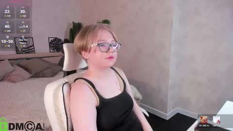 Snapshot of lauraaa_smith chatting on February 25, 2026, 8:02 am Laura online show from February 25, 2026, 8:02 am