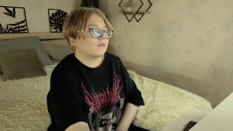 Snapshot of lauraaa_smith chatting on February 27, 2026, 8:03 am Laura online show from February 27, 2026, 8:03 am