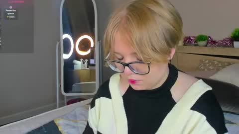 Snapshot of lauraaa_smith chatting on March 2, 2026, 7:15 am Laura online show from March 2, 2026, 7:15 am