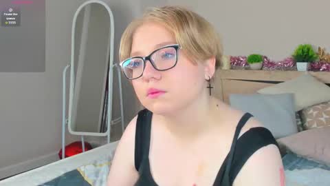 Snapshot of lauraaa_smith chatting on March 3, 2026, 7:36 am Laura online show from March 3, 2026, 7:36 am