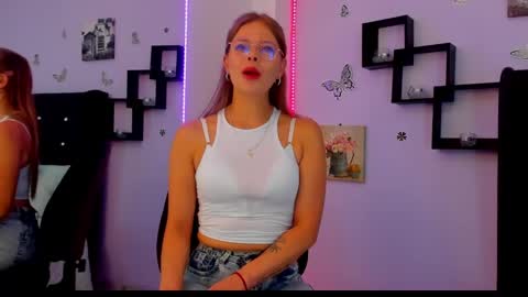 Snapshot of laurablue_ chatting on December 26, 2024, 8:21 pm Laura Blue online show from December 26, 2024, 8:21 pm