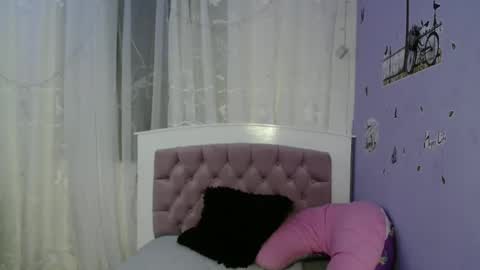 Snapshot of lauracb_ chatting on January 12, 2025, 8:25 am lauracb          online show from January 12, 2025, 8:25 am