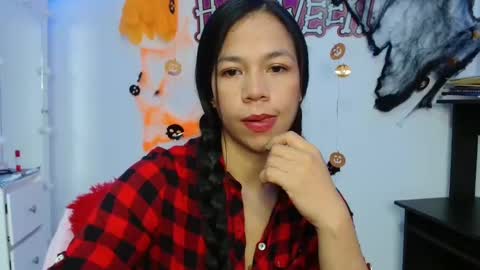 Snapshot of lauracb_ chatting on October 22, 2025, 5:41 am lauracb          online show from October 22, 2025, 5:41 am