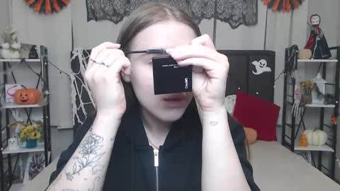 LauraHlot online show from October 23, 2025, 5:44 pm