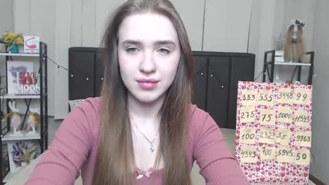 LauraHlot online show from November 19, 2025, 7:03 pm