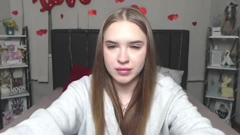 LauraHlot online show from April 10, 2026, 6:34 pm