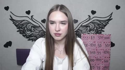 LauraHlot online show from April 16, 2026, 5:58 pm