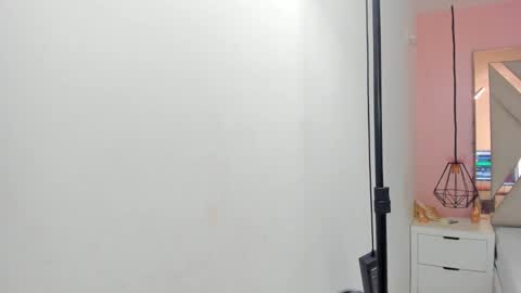 laura  online show from February 25, 2026, 8:07 pm