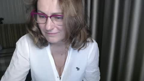 Lauraoven1 online show from December 28, 2024, 6:29 pm