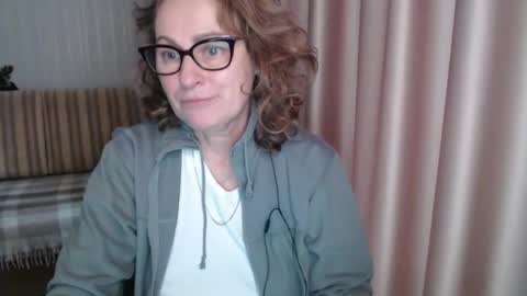 Lauraoven1 online show from February 5, 2025, 12:49 pm