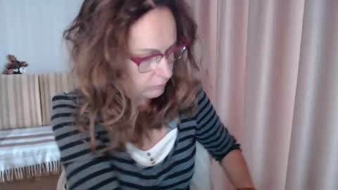 Lauraoven1 online show from October 21, 2025, 10:27 am