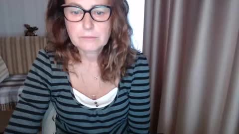 Lauraoven1 online show from October 25, 2025, 9:06 am