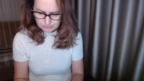 Lauraoven1 online show from November 16, 2025, 3:06 pm