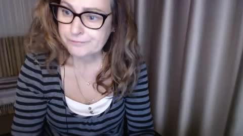 Lauraoven1 online show from December 1, 2025, 8:41 am
