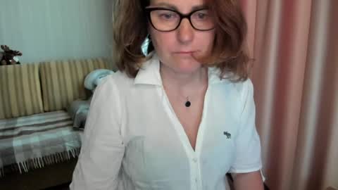 Snapshot of lauraoven1 chatting on May 19, 2026, 12:33 pm Lauraoven1 online show from May 19, 2026, 12:33 pm