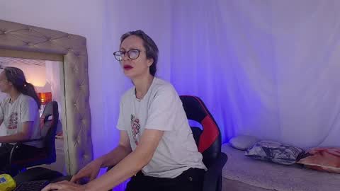 Laura Sofia online show from April 11, 2026, 5:56 am