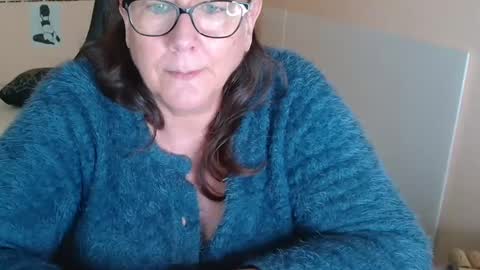 laureanne online show from December 9, 2024, 1:55 pm