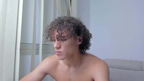 Snapshot of laureent__ chatting on December 20, 2024, 10:05 am Laureent online show from December 20, 2024, 10:05 am
