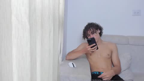 Snapshot of laureent__ chatting on January 1, 2025, 5:22 pm Laureent online show from January 1, 2025, 5:22 pm