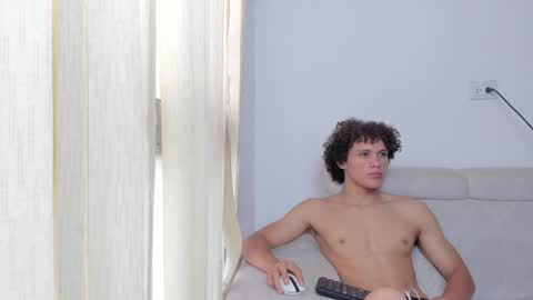 Snapshot of laureent__ chatting on January 2, 2025, 6:01 pm Laureent online show from January 2, 2025, 6:01 pm