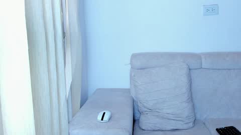 Snapshot of laureent__ chatting on January 21, 2025, 2:15 pm Laureent online show from January 21, 2025, 2:15 pm