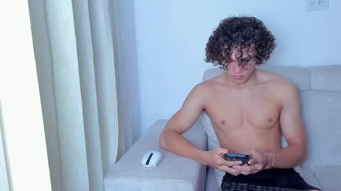 Snapshot of laureent__ chatting on January 24, 2025, 11:15 am Laureent online show from January 24, 2025, 11:15 am