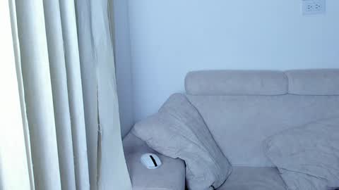 Snapshot of laureent__ chatting on February 8, 2025, 6:43 am Laureent online show from February 8, 2025, 6:43 am