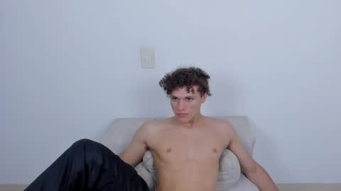 Snapshot of laureent__ chatting on March 3, 2025, 7:32 am Laureent online show from March 3, 2025, 7:32 am