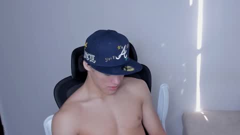 Laureent online show from November 30, 2025, 7:07 pm