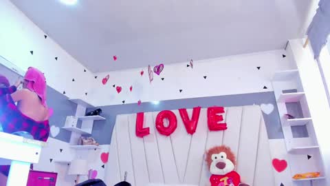 Laurem online show from March 1, 2025, 1:29 pm