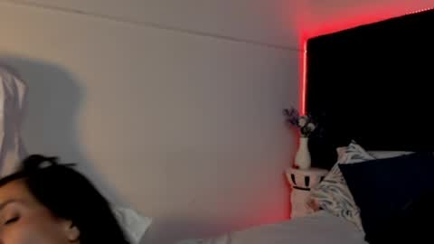 Lauren online show from April 10, 2026, 5:34 am