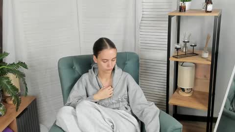 Snapshot of laurenasimpkin chatting on June 5, 2026, 12:33 pm Lissa online show from June 5, 2026, 12:33 pm