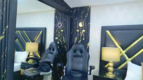 Lauren online show from March 26, 2026, 3:45 am