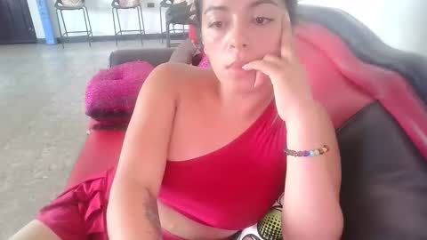 laurenhot94 online show from November 1, 2025, 6:32 pm