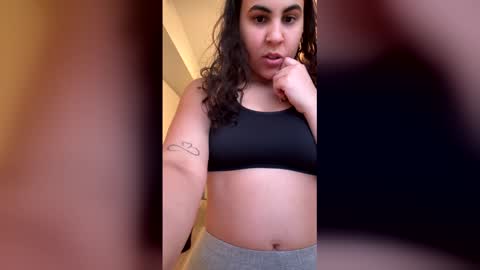 laurenivy online show from April 1, 2026, 11:46 pm