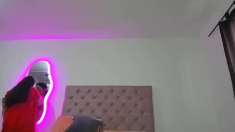 laurenlaine online show from March 8, 2025, 1:14 pm