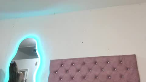 laurenlaine online show from September 14, 2025, 5:01 pm