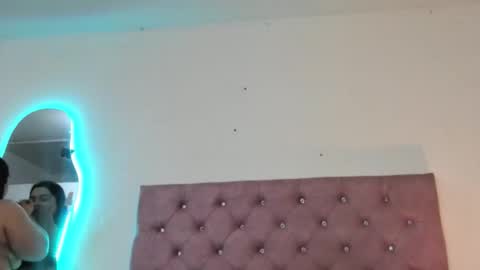 laurenlaine online show from February 18, 2026, 11:11 pm