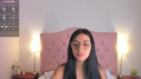 laurenn_smitth online show from February 17, 2025, 12:38 pm