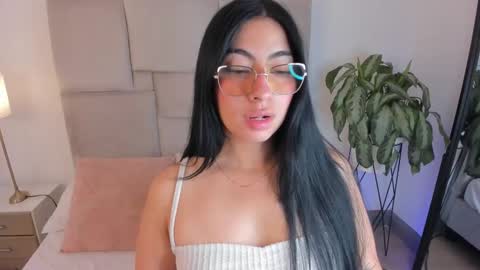 laurenn_smitth online show from September 22, 2025, 12:51 pm