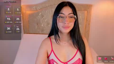 laurenn_smitth online show from October 29, 2025, 1:02 pm