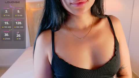laurenn_smitth online show from November 8, 2025, 1:55 pm