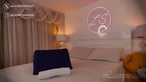 Lauren Saenz online show from January 27, 2025, 12:05 pm